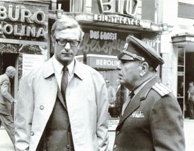 Michael Caine (Hanry Palmer) e Oskar Homolka (colonnello Stok)