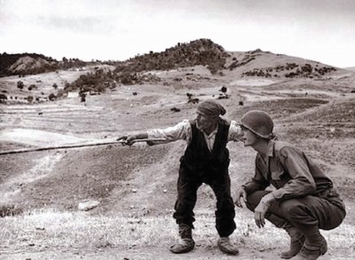 La famosa foto scattata da Robert Capa nell'agosto 1943